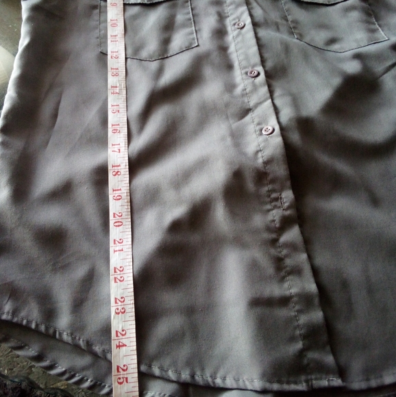 Women's Gray Short Sleeve Button Down Blouse Shirt Size L - Picture 9 of 10